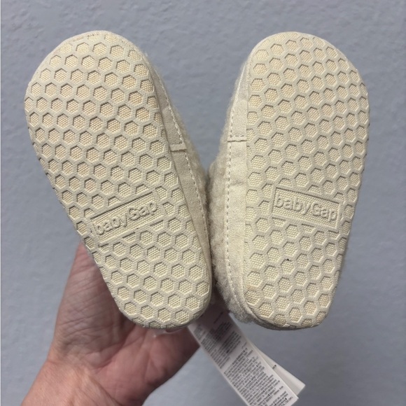 GAP Other - NWT GAP Baby 6-12 mo Cloud Soft Baby Walker Shoes in Cream